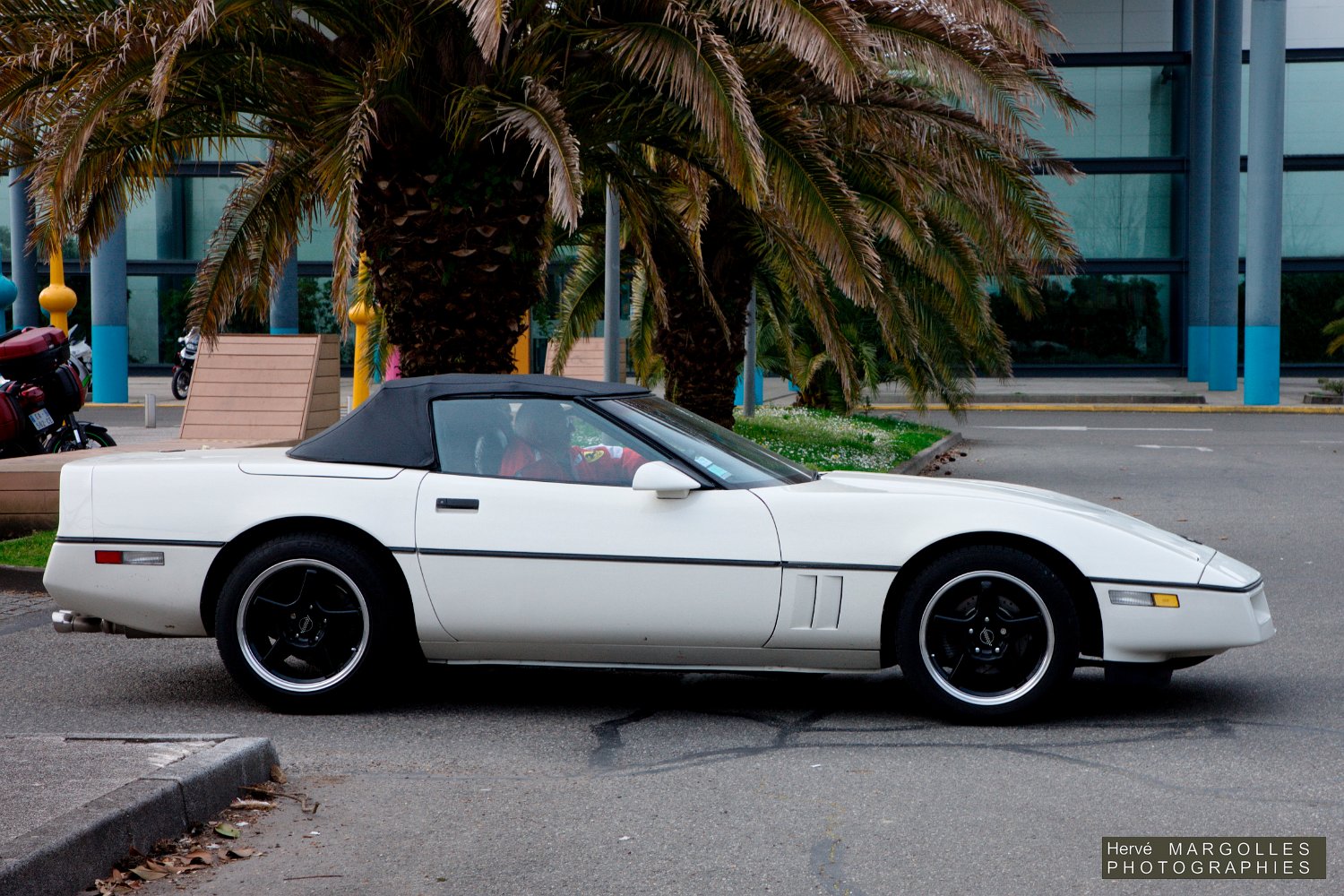 Chevrolet Corvette-01.jpg